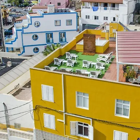 Seaside Terrace Apartment: Beach-view Retreat With Wi-fi