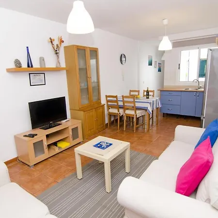 Apartment Seaside Terrace Apartment: Beach-view Retreat With Wi-fi Puerto De Mogan