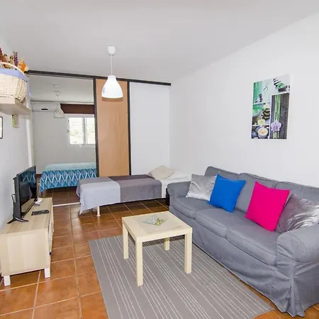 Apartment Seaside Terrace Apartment: Beach-view Retreat With Wi-fi *