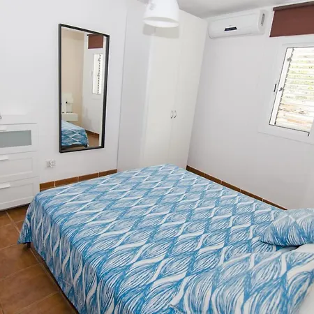 Seaside Terrace Apartment: Beach-view Retreat With Wi-fi *