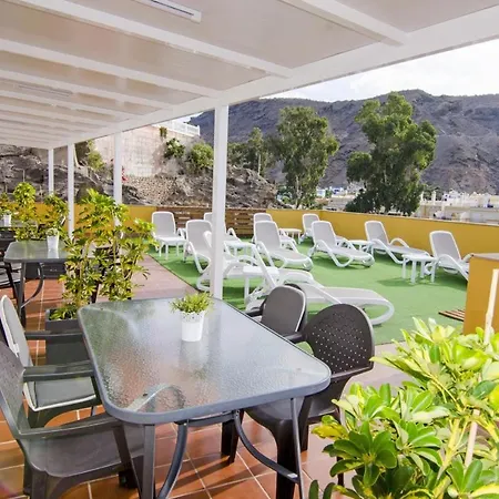 Seaside Terrace Apartment: Beach-view Retreat With Wi-fi *