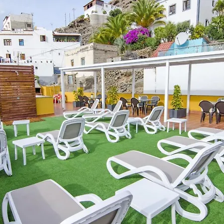 Seaside Terrace Apartment: Beach-view Retreat With Wi-fi