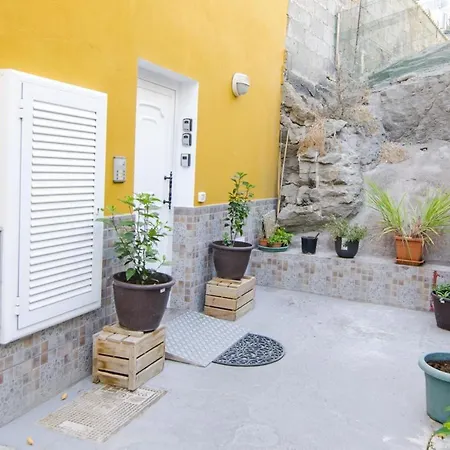 Seaside Terrace Apartment: Beach-view Retreat With Wi-fi