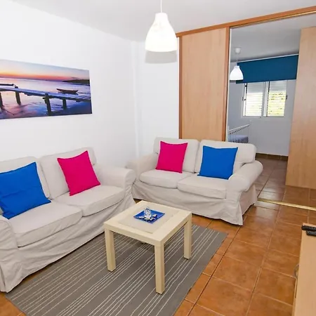 Seaside Terrace Apartment: Beach-view Retreat With Wi-fi Apartment Puerto De Mogan